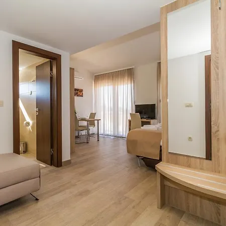 Astoria Apartment *