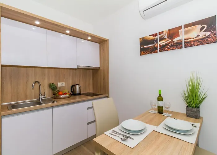 Astoria 비오그라드나모루